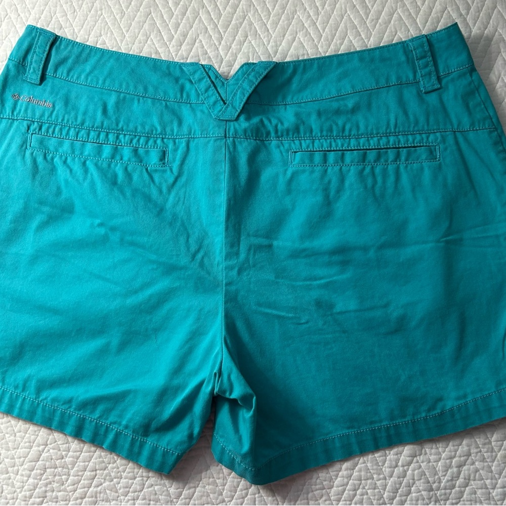 Columbia women’s size 8 Chino shorts teal blue color - Picture 3 of 7